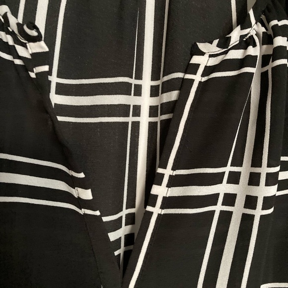 Collective Concepts women’s blouse. Size XS. Black/white. Sheer. - Picture 3 of 6